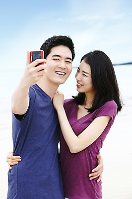 포토 JPG 주간 구름 커플 여자 남자 한쌍 바다 여행 데이트 하늘 휴가 휴식 한국 서기 미소 웃음 사람 동양인 상반신 20대 성인 해변 야외 두명 관광지 제주도 카메라 사진촬영 한국인 디지털카메라 셀프카메라 기념사진 청년만 성인만 국내포토 자연요소 아시아 컨셉 관계 모션 표정 인종 청년 전자제품 촬영 파일형식