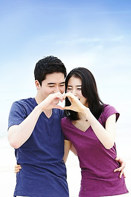 포토 JPG 주간 구름 커플 여자 남자 행복 한쌍 바다 여행 데이트 하늘 휴가 휴식 한국 사랑 서기 미소 웃음 사람 동양인 손짓 상반신 20대 성인 해변 야외 두명 관광지 제주도 한국인 하트 청년만 성인만 국내포토 자연요소 모양 감정 아시아 컨셉 관계 모션 표정 인종 청년 파일형식