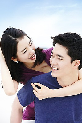 포토 JPG 주간 구름 커플 여자 남자 행복 한쌍 바다 여행 데이트 하늘 휴가 휴식 한국 사랑 미소 웃음 사람 동양인 상반신 20대 성인 해변 야외 두명 관광지 제주도 마주보기 한국인 업기 청년만 성인만 국내포토 자연요소 감정 아시아 컨셉 관계 모션 표정 인종 청년 파일형식 나라