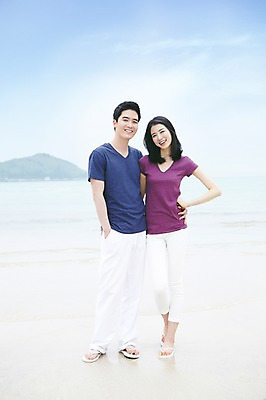 포토 JPG 주간 전신 구름 커플 여자 남자 행복 한쌍 바다 여행 허리손 데이트 하늘 휴가 휴식 한국 사랑 서기 미소 웃음 사람 동양인 20대 성인 해변 야외 두명 관광지 제주도 한국인 청년만 성인만 국내포토 자연요소 감정 아시아 포즈 컨셉 관계 모션 표정 인종 청년 파일형식 나라