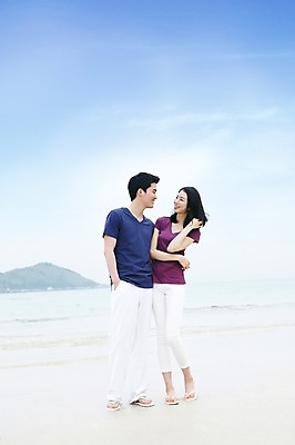 포토 JPG 주간 전신 구름 커플 여자 남자 행복 한쌍 바다 여행 데이트 하늘 휴가 휴식 한국 사랑 서기 미소 웃음 사람 동양인 20대 성인 해변 야외 두명 관광지 제주도 마주보기 한국인 청년만 성인만 국내포토 자연요소 감정 아시아 컨셉 관계 모션 표정 인종 청년 파일형식