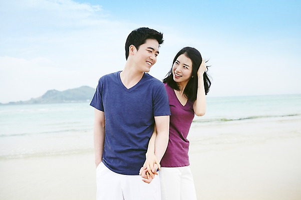 포토 JPG 주간 구름 커플 여자 남자 한쌍 바다 여행 데이트 하늘 휴가 휴식 한국 서기 미소 웃음 사람 동양인 상반신 20대 성인 해변 야외 두명 관광지 제주도 마주보기 손잡기 한국인 청년만 성인만 국내포토 자연요소 아시아 컨셉 관계 모션 표정 인종 청년 파일형식
