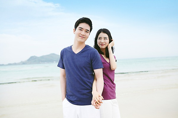 포토 JPG 주간 구름 커플 여자 남자 행복 한쌍 바다 여행 데이트 하늘 휴가 휴식 한국 사랑 서기 미소 웃음 사람 동양인 상반신 20대 성인 해변 야외 두명 관광지 제주도 손잡기 한국인 청년만 성인만 국내포토 자연요소 감정 아시아 컨셉 관계 모션 표정 인종 청년 파일형식