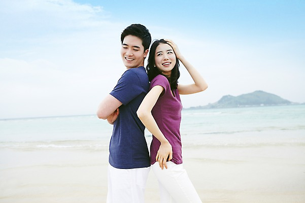 포토 JPG 주간 구름 커플 여자 남자 행복 한쌍 바다 여행 허리손 데이트 하늘 휴가 휴식 한국 사랑 서기 미소 웃음 사람 동양인 20대 성인 해변 야외 두명 관광지 제주도 팔짱 한국인 청년만 성인만 국내포토 자연요소 감정 아시아 포즈 컨셉 관계 모션 표정 인종 청년 파일형식