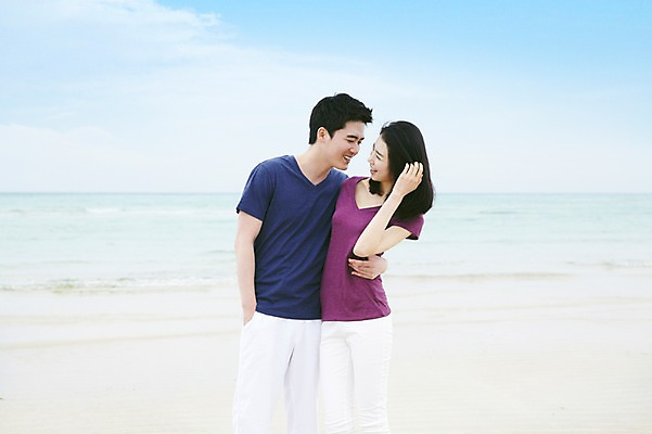 포토 JPG 주간 구름 커플 여자 남자 행복 한쌍 바다 여행 데이트 하늘 휴가 휴식 한국 사랑 서기 미소 웃음 사람 동양인 20대 성인 해변 야외 두명 관광지 제주도 마주보기 한국인 청년만 성인만 국내포토 자연요소 감정 아시아 컨셉 관계 모션 표정 인종 청년 파일형식