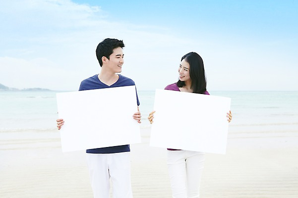 포토 JPG 주간 구름 배너 커플 여자 남자 행복 한쌍 바다 여행 데이트 하늘 휴가 휴식 안내 사각프레임 한국 광고판 사랑 서기 미소 웃음 들기 사람 동양인 20대 성인 해변 야외 두명 관광지 제주도 마주보기 한국인 알림 청년만 성인만 국내포토 자연요소 감정 아시아 컨셉 관계 모션 프레임 알림판 표정 인종 청년 사각형 판 파일형식