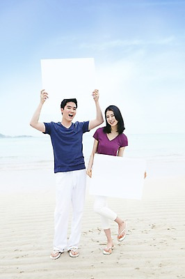 포토 JPG 주간 전신 구름 배너 커플 여자 남자 행복 한쌍 바다 여행 데이트 하늘 휴가 휴식 안내 사각프레임 한국 광고판 사랑 서기 미소 웃음 들기 사람 동양인 20대 성인 해변 야외 두명 관광지 제주도 한국인 알림 청년만 성인만 국내포토 자연요소 감정 아시아 컨셉 관계 모션 프레임 알림판 표정 인종 청년 사각형 판 파일형식