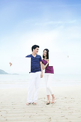 포토 JPG 주간 전신 구름 배너 커플 여자 남자 행복 한쌍 바다 여행 데이트 하늘 휴가 휴식 안내 사각프레임 한국 광고판 사랑 서기 미소 웃음 들기 사람 동양인 20대 성인 해변 야외 두명 관광지 제주도 한국인 알림 청년만 성인만 국내포토 자연요소 감정 아시아 컨셉 관계 모션 프레임 알림판 표정 인종 청년 사각형 판 파일형식