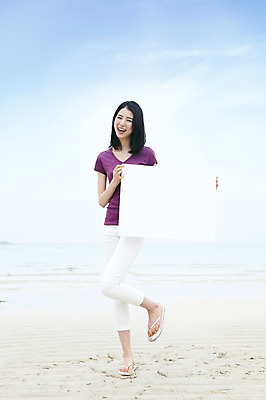 포토 JPG 주간 전신 구름 배너 여자 행복 바다 여행 하늘 휴가 휴식 안내 사각프레임 한국 광고판 사랑 한명 서기 미소 웃음 들기 사람 동양인 20대 성인 해변 야외 관광지 제주도 한국인 알림 여자만 여자한명만 성인여자만 청년만 청년여자만 성인한명만 청년여자한명만 성인여자한명만 성인만 국내포토 자연요소 1 감정 아시아 컨셉 모션 프레임 알림판 표정 인종 청년 사각형 판 파일형식