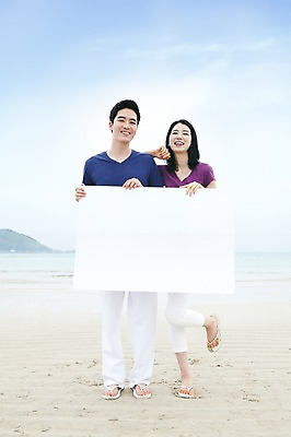 포토 JPG 주간 전신 구름 배너 커플 여자 남자 행복 한쌍 바다 여행 데이트 하늘 휴가 휴식 안내 사각프레임 한국 광고판 사랑 서기 미소 웃음 들기 사람 동양인 20대 성인 해변 야외 두명 관광지 제주도 한국인 알림 청년만 성인만 국내포토 자연요소 감정 아시아 컨셉 관계 모션 프레임 알림판 표정 인종 청년 사각형 판 파일형식