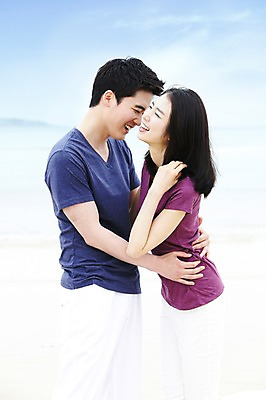 포토 JPG 주간 구름 커플 여자 남자 행복 한쌍 바다 여행 데이트 안기 포옹 하늘 휴가 휴식 한국 사랑 서기 미소 웃음 사람 동양인 20대 성인 해변 야외 두명 관광지 제주도 한국인 청년만 성인만 국내포토 자연요소 감정 아시아 컨셉 관계 모션 표정 인종 청년 파일형식