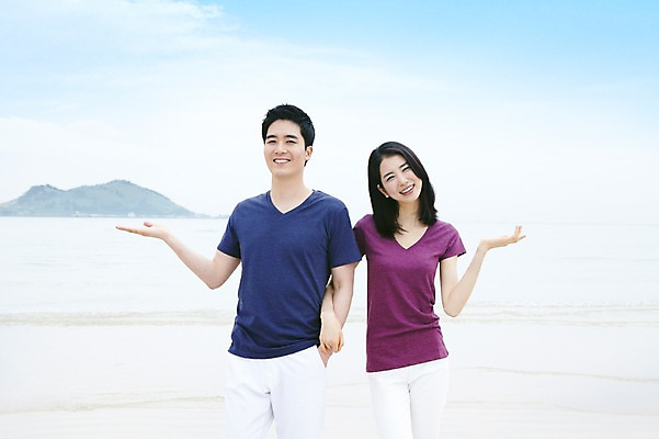 포토 JPG 주간 구름 커플 여자 남자 행복 한쌍 바다 여행 데이트 하늘 휴가 휴식 한국 사랑 서기 미소 웃음 사람 동양인 20대 성인 해변 야외 두명 관광지 제주도 팔짱 한국인 청년만 성인만 국내포토 자연요소 감정 아시아 컨셉 관계 모션 표정 인종 청년 파일형식