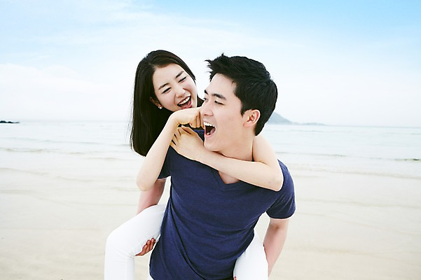 포토 JPG 주간 구름 커플 여자 남자 행복 한쌍 바다 여행 데이트 하늘 휴가 휴식 한국 사랑 미소 웃음 사람 동양인 상반신 20대 성인 해변 야외 두명 관광지 제주도 한국인 업기 청년만 성인만 국내포토 자연요소 감정 아시아 컨셉 관계 모션 표정 인종 청년 파일형식