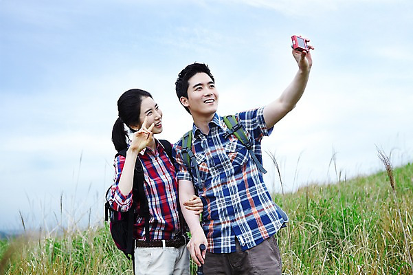 포토 JPG 주간 구름 커플 여자 남자 행복 한쌍 스포츠 여행 배낭 자연 지팡이 하늘 레저 휴가 산 한국 건강 사랑 서기 웃음 사람 동양인 상반신 20대 성인 야외 두명 레포츠 관광지 운동 제주도 카메라 팔짱 사진촬영 등산 트래킹 한국인 디지털카메라 셀프카메라 즐거움 배낭여행 상쾌 커플티 브이 기념사진 청년만 성인만 국내포토 자연요소 감정 아시아 가방 관계 모션 표정 인종 손짓 청년 전자제품 촬영 생태계 커플룩 파일형식