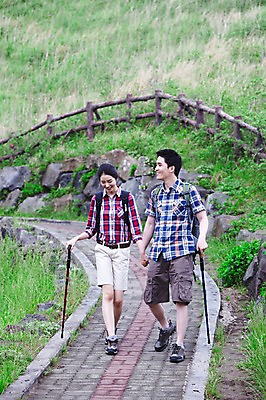 포토 JPG 주간 전신 커플 여자 남자 행복 길 한쌍 스포츠 여행 배낭 자연 지팡이 레저 휴가 산 한국 건강 사랑 미소 웃음 사람 동양인 20대 성인 취미 야외 두명 레포츠 관광지 울타리 운동 제주도 걷기 손잡기 등산 트래킹 한국인 배낭여행 커플티 산행 청년만 성인만 국내포토 자연요소 감정 아시아 가방 관계 모션 표정 인종 청년 담장 생태계 커플룩 파일형식