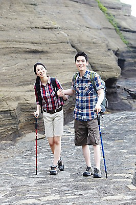 포토 JPG 주간 전신 커플 여자 남자 행복 한쌍 스포츠 여행 배낭 자연 지팡이 레저 휴가 산 한국 건강 사랑 서기 미소 웃음 사람 동양인 20대 성인 취미 야외 두명 레포츠 관광지 운동 제주도 손잡기 등산 트래킹 한국인 즐거움 배낭여행 상쾌 커플티 산행 청년만 성인만 국내포토 자연요소 감정 아시아 가방 관계 모션 표정 인종 청년 생태계 커플룩 파일형식