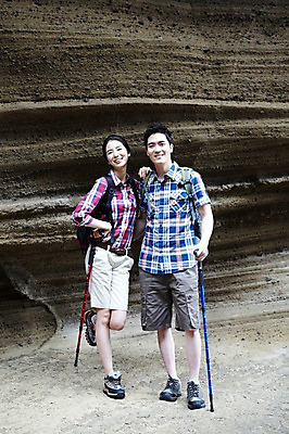 포토 JPG 주간 전신 커플 여자 남자 행복 한쌍 스포츠 여행 허리손 배낭 자연 지팡이 레저 휴가 산 한국 건강 사랑 서기 미소 웃음 사람 동양인 20대 성인 취미 야외 두명 레포츠 관광지 운동 제주도 등산 트래킹 한국인 즐거움 배낭여행 상쾌 커플티 산행 청년만 성인만 국내포토 자연요소 감정 아시아 포즈 가방 관계 모션 표정 인종 청년 생태계 커플룩 파일형식
