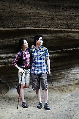 포토 JPG 주간 전신 커플 응시 여자 남자 행복 한쌍 스포츠 여행 배낭 자연 지팡이 레저 휴가 산 한국 건강 사랑 서기 미소 웃음 사람 동양인 20대 성인 취미 야외 두명 레포츠 관광지 운동 제주도 등산 트래킹 한국인 즐거움 배낭여행 상쾌 커플티 산행 청년만 성인만 국내포토 자연요소 시선 감정 아시아 가방 관계 모션 표정 인종 청년 생태계 커플룩 파일형식