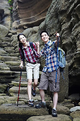 포토 JPG 주간 전신 커플 여자 남자 행복 한쌍 스포츠 여행 배낭 자연 지팡이 레저 휴가 산 한국 건강 사랑 서기 미소 웃음 사람 동양인 20대 성인 취미 야외 두명 레포츠 관광지 운동 제주도 손잡기 등산 트래킹 한국인 가리킴 즐거움 배낭여행 상쾌 커플티 산행 청년만 성인만 국내포토 자연요소 감정 아시아 가방 관계 모션 표정 인종 손짓 청년 생태계 커플룩 파일형식
