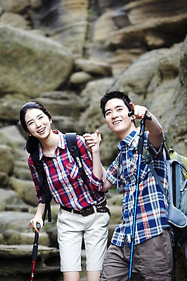 포토 JPG 주간 커플 여자 남자 행복 한쌍 스포츠 여행 배낭 자연 지팡이 레저 휴가 산 한국 건강 사랑 서기 미소 웃음 사람 동양인 손짓 20대 성인 취미 야외 두명 레포츠 관광지 운동 제주도 손잡기 등산 트래킹 한국인 가리킴 즐거움 배낭여행 상쾌 커플티 산행 청년만 성인만 국내포토 자연요소 감정 아시아 가방 관계 모션 표정 인종 청년 생태계 커플룩 파일형식