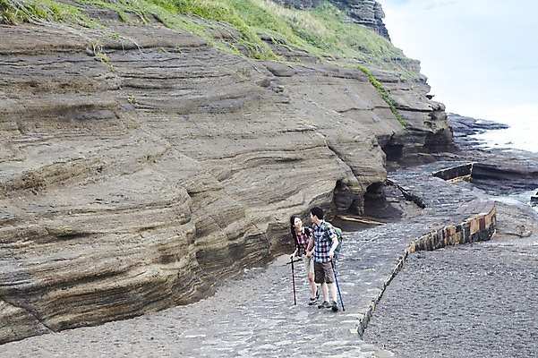 포토 JPG 주간 전신 구름 커플 여자 남자 행복 한쌍 스포츠 여행 배낭 자연 지팡이 하늘 레저 휴가 산 한국 건강 사랑 서기 미소 웃음 사람 동양인 20대 성인 취미 야외 두명 레포츠 관광지 운동 제주도 마주보기 손잡기 등산 트래킹 한국인 즐거움 배낭여행 상쾌 커플티 산행 청년만 성인만 국내포토 자연요소 감정 아시아 가방 관계 모션 표정 인종 청년 생태계 커플룩 파일형식