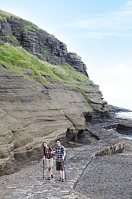 포토 JPG 주간 전신 구름 커플 여자 남자 행복 한쌍 스포츠 여행 배낭 자연 지팡이 하늘 레저 휴가 산 한국 건강 사랑 서기 미소 웃음 사람 동양인 20대 성인 취미 야외 두명 레포츠 관광지 운동 제주도 손잡기 등산 트래킹 한국인 즐거움 배낭여행 상쾌 커플티 산행 청년만 성인만 국내포토 자연요소 감정 아시아 가방 관계 모션 표정 인종 청년 생태계 커플룩 파일형식