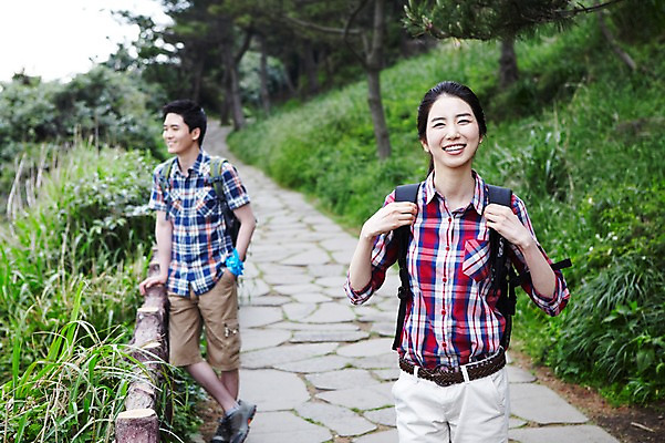 포토 JPG 주간 커플 응시 여자 남자 행복 길 한쌍 스포츠 여행 배낭 자연 레저 휴가 산 한국 건강 사랑 서기 미소 웃음 사람 동양인 20대 성인 취미 야외 두명 레포츠 관광지 울타리 운동 제주도 등산 트래킹 한국인 즐거움 배낭여행 상쾌 커플티 청년만 성인만 국내포토 자연요소 시선 감정 아시아 가방 관계 모션 표정 인종 청년 담장 생태계 커플룩 파일형식