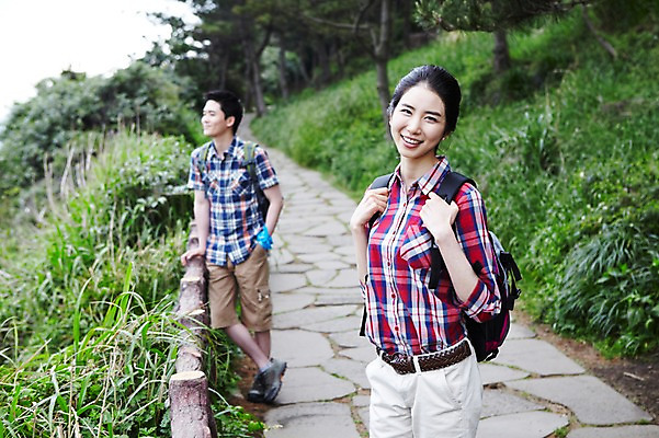 포토 JPG 주간 커플 응시 여자 남자 행복 길 한쌍 스포츠 여행 배낭 자연 레저 휴가 산 한국 건강 사랑 서기 미소 웃음 사람 동양인 20대 성인 취미 야외 두명 레포츠 관광지 울타리 운동 제주도 등산 트래킹 한국인 즐거움 배낭여행 상쾌 커플티 청년만 성인만 국내포토 자연요소 시선 감정 아시아 가방 관계 모션 표정 인종 청년 담장 생태계 커플룩 파일형식