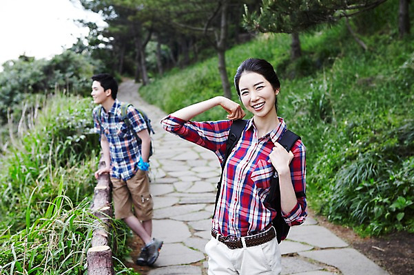 포토 JPG 주간 커플 응시 여자 남자 행복 길 한쌍 스포츠 여행 배낭 자연 레저 휴가 산 한국 건강 사랑 서기 미소 웃음 사람 동양인 20대 성인 취미 야외 두명 레포츠 관광지 울타리 운동 제주도 등산 트래킹 한국인 배낭여행 커플티 청년만 성인만 국내포토 자연요소 시선 감정 아시아 가방 관계 모션 표정 인종 청년 담장 생태계 커플룩 파일형식