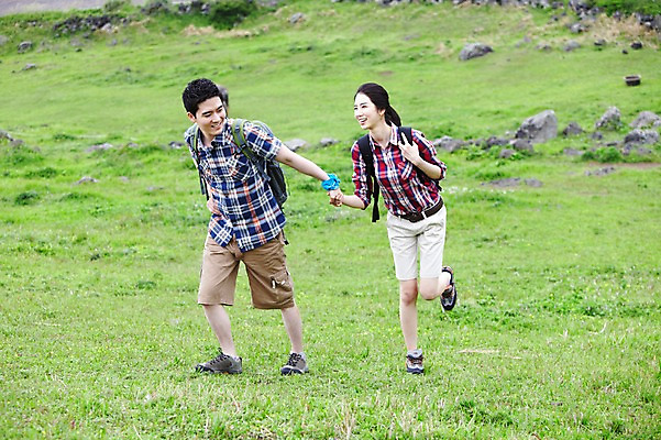 포토 JPG 주간 전신 구름 커플 여자 남자 행복 한쌍 스포츠 여행 자연 하늘 레저 휴가 산 한국 건강 사랑 미소 웃음 사람 동양인 잔디 20대 성인 취미 야외 두명 레포츠 관광지 달리기 운동 제주도 마주보기 걷기 손잡기 등산 트래킹 한국인 즐거움 배낭여행 상쾌 커플티 손수건 청년만 성인만 국내포토 자연요소 식물 감정 아시아 관계 모션 표정 인종 청년 생태계 커플룩 파일형식