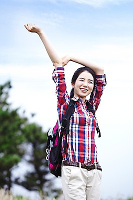 포토 JPG 주간 구름 여자 행복 스포츠 여행 포즈 배낭 자연 하늘 레저 휴가 산 한국 건강 한명 서기 미소 웃음 사람 동양인 상반신 20대 성인 취미 야외 레포츠 관광지 운동 제주도 등산 트래킹 한국인 배낭여행 커플티 여자만 여자한명만 성인여자만 청년만 청년여자만 성인한명만 청년여자한명만 성인여자한명만 성인만 국내포토 자연요소 1 감정 아시아 가방 모션 표정 인종 청년 생태계 커플룩 파일형식