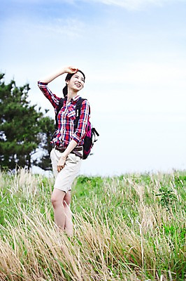 포토 JPG 주간 전신 구름 여자 행복 스포츠 여행 포즈 자연 하늘 레저 휴가 산 한국 건강 한명 서기 미소 웃음 사람 동양인 20대 성인 취미 야외 레포츠 관광지 운동 제주도 등산 트래킹 한국인 배낭여행 커플티 여자만 여자한명만 성인여자만 청년만 청년여자만 성인한명만 청년여자한명만 성인여자한명만 성인만 국내포토 자연요소 1 감정 아시아 모션 표정 인종 청년 생태계 커플룩 파일형식