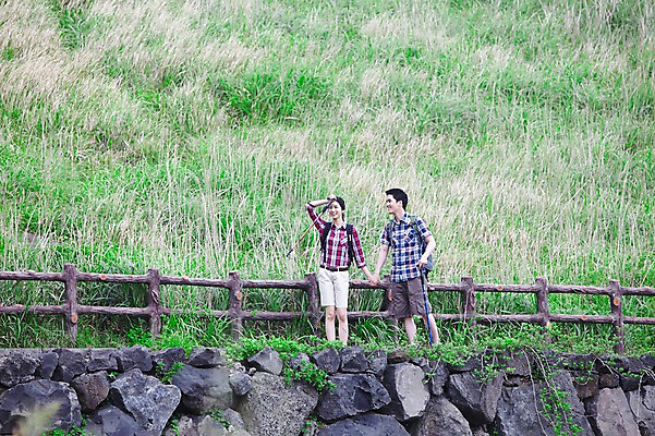 포토 JPG 주간 전신 커플 여자 남자 행복 한쌍 스포츠 여행 배낭 자연 지팡이 레저 휴가 산 한국 건강 사랑 서기 미소 웃음 사람 동양인 20대 성인 취미 야외 두명 레포츠 관광지 울타리 운동 제주도 손잡기 등산 트래킹 한국인 배낭여행 커플티 청년만 성인만 국내포토 자연요소 감정 아시아 가방 관계 모션 표정 인종 청년 담장 생태계 커플룩 파일형식