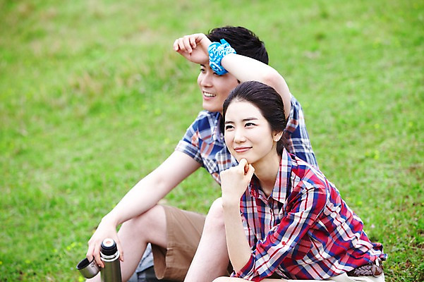 포토 JPG 주간 커플 여자 남자 행복 한쌍 스포츠 여행 자연 레저 휴가 휴식 산 한국 건강 사랑 미소 웃음 사람 앉기 동양인 잔디 상반신 20대 성인 취미 야외 두명 레포츠 관광지 운동 제주도 턱괴기 등산 트래킹 한국인 물병 즐거움 배낭여행 상쾌 커플티 손수건 보온병 청년만 성인만 국내포토 자연요소 식물 감정 아시아 컨셉 관계 모션 표정 인종 청년 물통 생태계 커플룩 파일형식