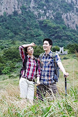 포토 JPG 주간 전신 커플 여자 남자 행복 한쌍 스포츠 여행 배낭 자연 지팡이 레저 휴가 산 한국 건강 사랑 서기 미소 웃음 사람 동양인 20대 성인 취미 야외 두명 레포츠 관광지 운동 제주도 등산 트래킹 한국인 즐거움 배낭여행 상쾌 커플티 청년만 성인만 국내포토 자연요소 감정 아시아 가방 관계 모션 표정 인종 청년 생태계 커플룩 파일형식