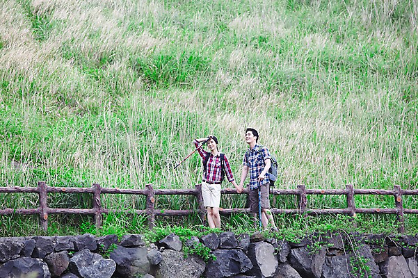 포토 JPG 주간 전신 커플 여자 남자 행복 한쌍 스포츠 여행 배낭 자연 지팡이 레저 휴가 산 한국 건강 사랑 서기 미소 웃음 사람 동양인 20대 성인 취미 야외 두명 레포츠 관광지 울타리 운동 제주도 손잡기 등산 트래킹 한국인 즐거움 배낭여행 상쾌 커플티 청년만 성인만 국내포토 자연요소 감정 아시아 가방 관계 모션 표정 인종 청년 담장 생태계 커플룩 파일형식