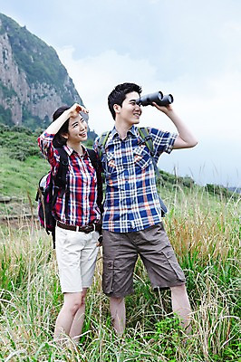 포토 JPG 주간 전신 구름 커플 여자 남자 행복 한쌍 스포츠 여행 배낭 자연 하늘 레저 휴가 산 한국 건강 사랑 서기 미소 웃음 사람 동양인 20대 성인 취미 야외 두명 레포츠 관광지 운동 제주도 등산 트래킹 망원경 한국인 관찰 즐거움 배낭여행 상쾌 커플티 관측 청년만 성인만 국내포토 자연요소 감정 아시아 가방 관계 모션 표정 인종 청년 생태계 커플룩 파일형식