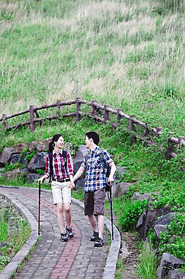 포토 JPG 주간 전신 커플 여자 남자 행복 길 한쌍 스포츠 여행 배낭 자연 지팡이 레저 휴가 산 한국 건강 사랑 미소 웃음 사람 동양인 20대 성인 취미 야외 두명 레포츠 관광지 울타리 운동 제주도 마주보기 걷기 손잡기 등산 트래킹 한국인 배낭여행 커플티 산행 청년만 성인만 국내포토 자연요소 감정 아시아 가방 관계 모션 표정 인종 청년 담장 생태계 커플룩 파일형식