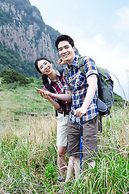 포토 JPG 주간 전신 구름 커플 여자 남자 행복 한쌍 스포츠 여행 배낭 자연 지팡이 하늘 레저 휴가 산 한국 건강 사랑 서기 미소 웃음 사람 동양인 20대 성인 취미 야외 두명 레포츠 관광지 운동 제주도 등산 트래킹 한국인 나침반 배낭여행 커플티 청년만 성인만 국내포토 자연요소 감정 아시아 가방 관계 모션 표정 인종 청년 생태계 커플룩 파일형식