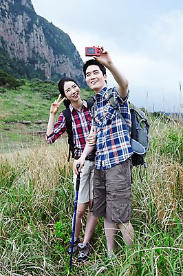 포토 JPG 주간 전신 구름 커플 여자 남자 행복 한쌍 스포츠 여행 배낭 자연 지팡이 하늘 레저 휴가 산 한국 건강 사랑 서기 웃음 사람 동양인 20대 성인 야외 두명 레포츠 관광지 운동 제주도 카메라 팔짱 사진촬영 등산 트래킹 한국인 디지털카메라 셀프카메라 즐거움 배낭여행 상쾌 커플티 브이 기념사진 청년만 성인만 국내포토 자연요소 감정 아시아 가방 관계 모션 표정 인종 손짓 청년 전자제품 촬영 생태계 커플룩 파일형식