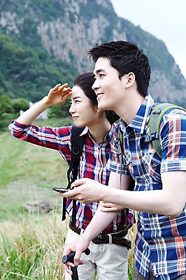 포토 JPG 주간 구름 커플 응시 여자 남자 행복 한쌍 스포츠 여행 배낭 자연 지팡이 하늘 레저 휴가 산 한국 건강 사랑 서기 미소 웃음 사람 동양인 상반신 20대 성인 취미 야외 두명 레포츠 관광지 스마트폰 운동 제주도 팔짱 등산 트래킹 한국인 즐거움 배낭여행 상쾌 커플티 청년만 성인만 국내포토 자연요소 시선 감정 아시아 가방 관계 모션 표정 인종 청년 핸드폰 스마트기기 생태계 커플룩 파일형식