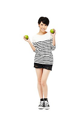 포토 JPG 스튜디오촬영 전신 외국인 해외기획촬영 해외 우먼라이프 라이프스타일 여자 2011년태국 열매 음식 포즈 과일 모션 청소년 실내 한명 서기 웃음 들기 누끼 사람 동양인 라이프 앞모습 10대 캐주얼 사과 즐거움 청사과 여자만 여자한명만 십대만 십대여자만 십대여자한명만 국내포토 식물 1 옷 감정 뷰포인트 표정 인종 내부 생활 파일형식