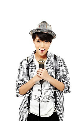 포토 JPG 스튜디오촬영 외국인 해외기획촬영 모자 해외 우먼라이프 라이프스타일 여자 2011년태국 음악 포즈 남방 노래 모션 청소년 놀이 실내 한명 서기 미소 웃음 들기 누끼 사람 동양인 상반신 취미 라이프 앞모습 10대 캐주얼 멜빵바지 멜빵 마이크 즐거움 유선마이크 여자만 여자한명만 십대만 십대여자만 십대여자한명만 국내포토 1 잡화 옷 감정 뷰포인트 음향기기 셔츠 바지 문화예술 표정 인종 내부 생활 파일형식