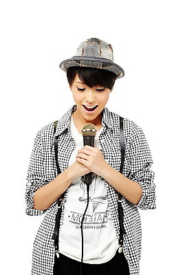 포토 JPG 스튜디오촬영 외국인 해외기획촬영 모자 해외 우먼라이프 라이프스타일 여자 2011년태국 음악 포즈 남방 노래 모션 청소년 놀이 실내 한명 서기 미소 웃음 들기 누끼 사람 동양인 상반신 취미 라이프 앞모습 10대 캐주얼 멜빵바지 멜빵 마이크 즐거움 유선마이크 여자만 여자한명만 십대만 십대여자만 십대여자한명만 국내포토 1 잡화 옷 감정 뷰포인트 음향기기 셔츠 바지 문화예술 표정 인종 내부 생활 파일형식