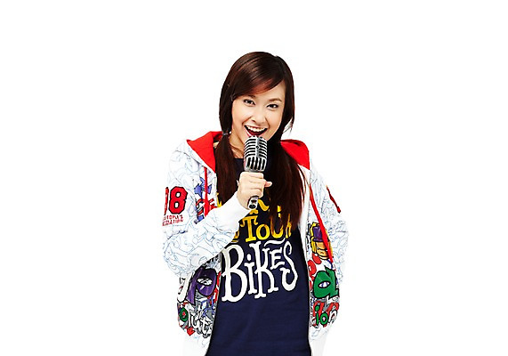 포토 JPG 스튜디오촬영 외국인 해외기획촬영 해외 우먼라이프 라이프스타일 여자 2011년태국 음악 허리손 포즈 노래 모션 청소년 놀이 양갈래머리 실내 한명 서기 미소 웃음 들기 누끼 사람 동양인 상반신 취미 라이프 앞모습 10대 캐주얼 마이크 즐거움 여자만 여자한명만 십대만 십대여자만 십대여자한명만 국내포토 1 헤어스타일 옷 감정 뷰포인트 음향기기 문화예술 표정 인종 내부 생활 파일형식