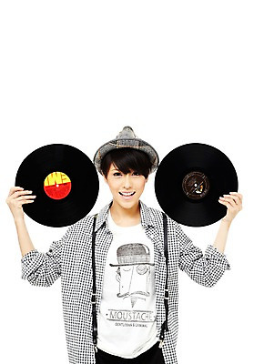포토 JPG 스튜디오촬영 외국인 해외기획촬영 모자 해외 우먼라이프 라이프스타일 여자 2011년태국 음악 포즈 남방 노래 모션 청소년 놀이 실내 한명 서기 미소 웃음 들기 누끼 사람 동양인 상반신 취미 라이프 앞모습 10대 캐주얼 음악감상 감상 레코드 멜빵바지 멜빵 즐거움 여자만 여자한명만 십대만 십대여자만 십대여자한명만 국내포토 1 잡화 옷 감정 뷰포인트 셔츠 바지 문화예술 표정 인종 내부 생활 음반 파일형식