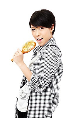 포토 JPG 스튜디오촬영 외국인 해외기획촬영 해외 우먼라이프 라이프스타일 여자 2011년태국 음악 포즈 남방 노래 모션 청소년 놀이 실내 한명 서기 미소 웃음 들기 누끼 사람 동양인 상반신 취미 라이프 10대 캐주얼 머리빗 멜빵바지 멜빵 즐거움 여자만 여자한명만 십대만 십대여자만 십대여자한명만 국내포토 1 잡화 옷 감정 셔츠 바지 문화예술 표정 인종 내부 생활 미용용품 파일형식