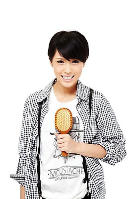 포토 JPG 스튜디오촬영 외국인 해외기획촬영 해외 우먼라이프 라이프스타일 여자 2011년태국 음악 포즈 남방 노래 모션 청소년 놀이 실내 한명 서기 미소 웃음 들기 누끼 사람 동양인 상반신 취미 라이프 앞모습 10대 캐주얼 머리빗 멜빵바지 멜빵 즐거움 여자만 여자한명만 십대만 십대여자만 십대여자한명만 국내포토 1 잡화 옷 감정 뷰포인트 셔츠 바지 문화예술 표정 인종 내부 생활 미용용품 파일형식