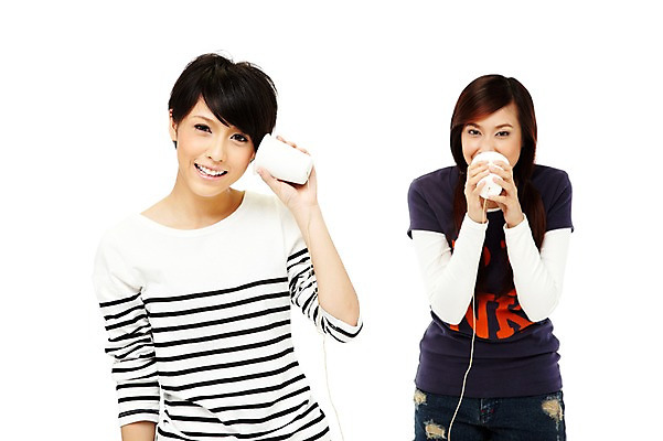 포토 JPG 스튜디오촬영 외국인 해외기획촬영 해외 우먼라이프 라이프스타일 여자 2011년태국 포즈 모션 청소년 놀이 양갈래머리 실내 말하기 서기 미소 웃음 들기 누끼 사람 동양인 상반신 취미 두명 라이프 앞모습 10대 캐주얼 친구 놀이용품 우정 듣기 실전화기 즐거움 전화놀이 실전화놀이 여자만 십대만 십대여자만 국내포토 헤어스타일 옷 감정 뷰포인트 관계 표정 인종 내부 생활 오브젝트 파일형식