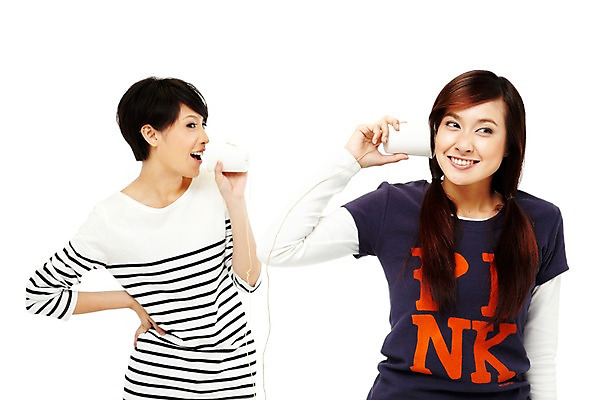 포토 JPG 스튜디오촬영 외국인 해외기획촬영 해외 우먼라이프 라이프스타일 여자 2011년태국 포즈 모션 청소년 놀이 양갈래머리 실내 말하기 서기 미소 웃음 들기 누끼 사람 동양인 상반신 취미 두명 라이프 앞모습 10대 캐주얼 친구 놀이용품 우정 듣기 실전화기 즐거움 전화놀이 실전화놀이 여자만 십대만 십대여자만 국내포토 헤어스타일 옷 감정 뷰포인트 관계 표정 인종 내부 생활 오브젝트 파일형식